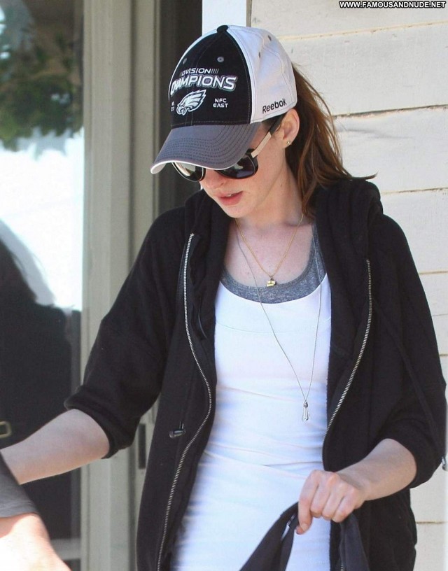 Anne Hathaway Posing Hot Babe Hollywood High Resolution Gym Beautiful