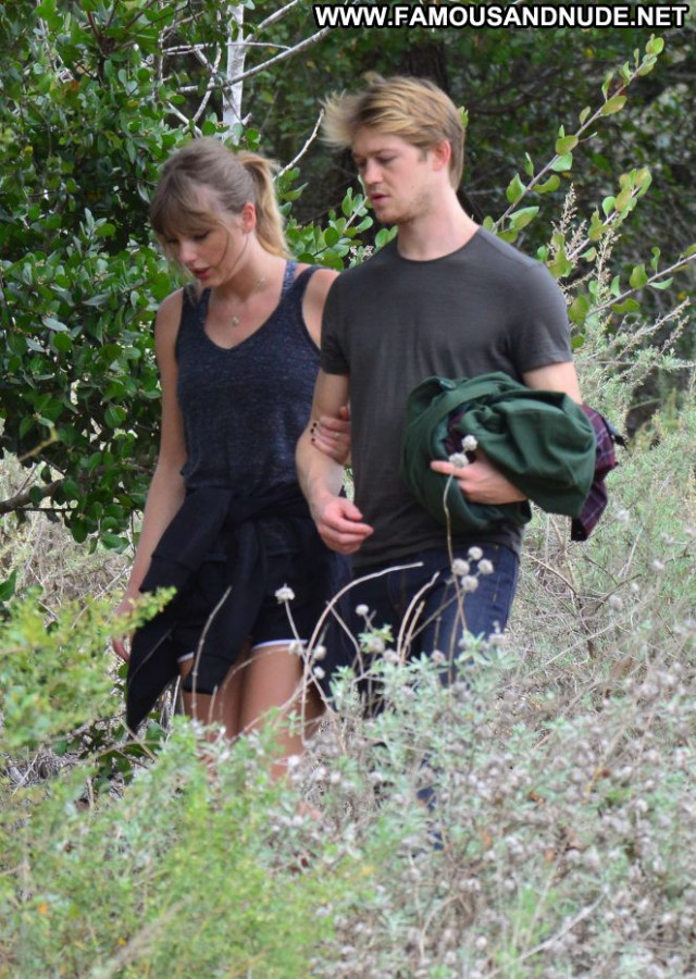 Taylor Swift No Source Posing Hot Babe Mali Paparazzi Malibu