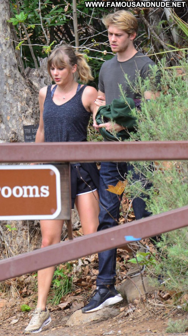 Taylor Swift No Source Mali Beautiful Posing Hot Malibu Paparazzi