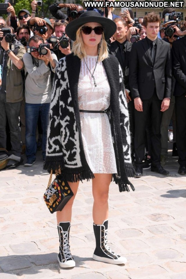 Jennifer Lawrence Fashion Show Posing Hot Fashion Beautiful Paris